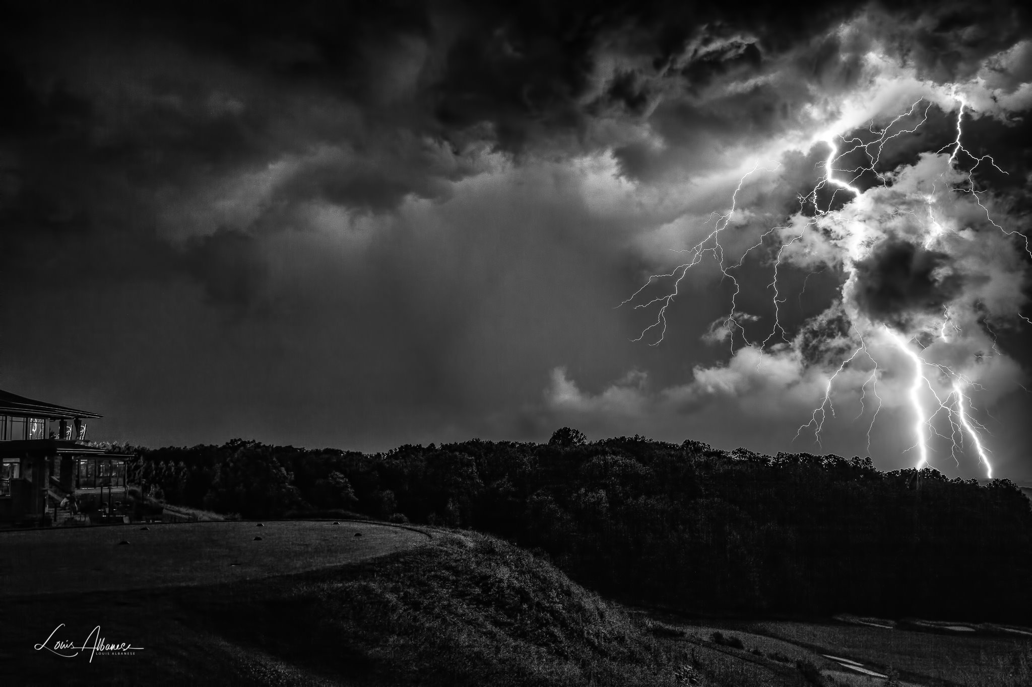 Lightning at Lookout Point G.C., at the top of the Niagara Escarpment by Louis Albanese @DrLouisAlbanese