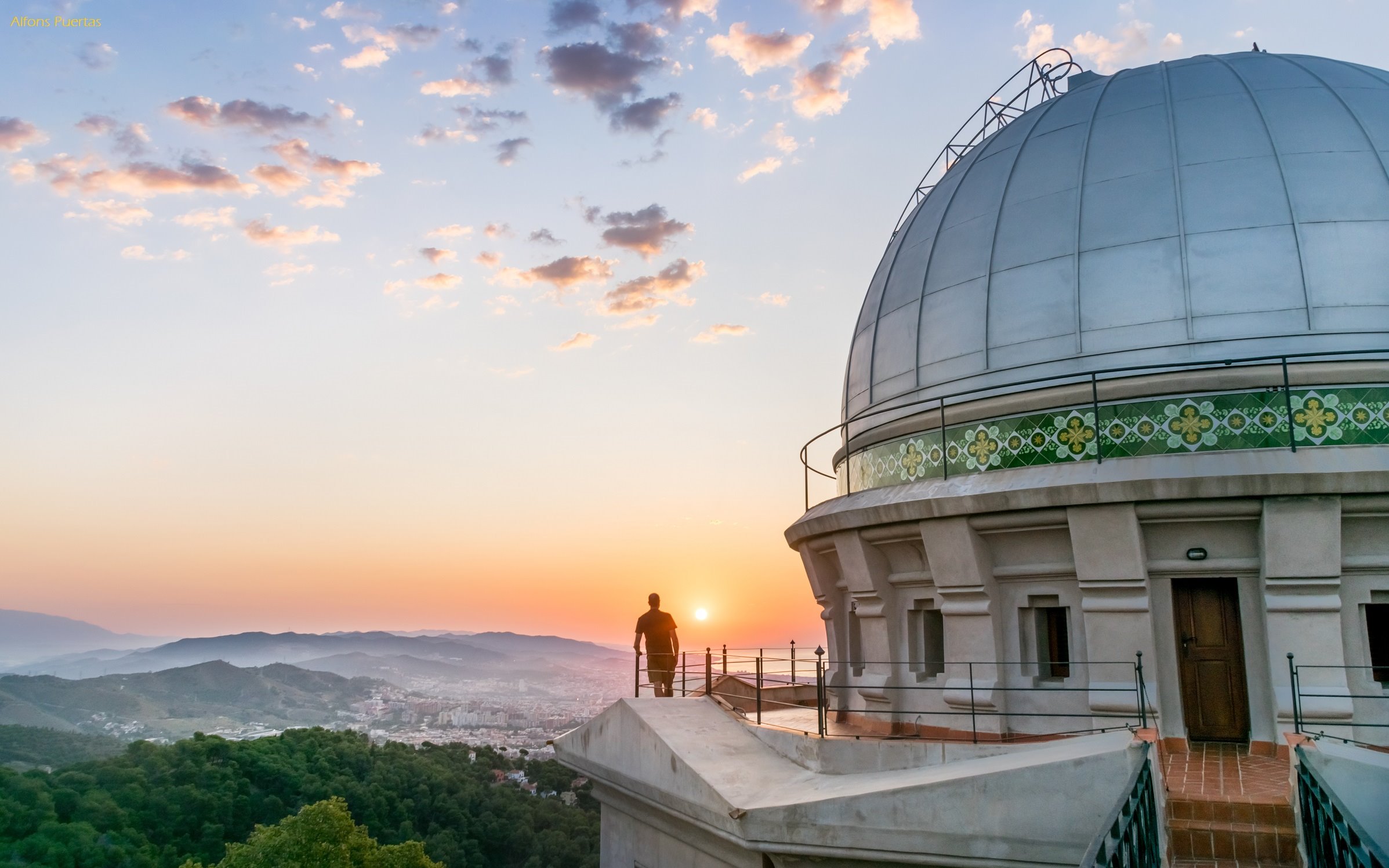 Watching the Sun rise from Fabra Observatory Barcelona by Alfons Puertas @alfons_pc