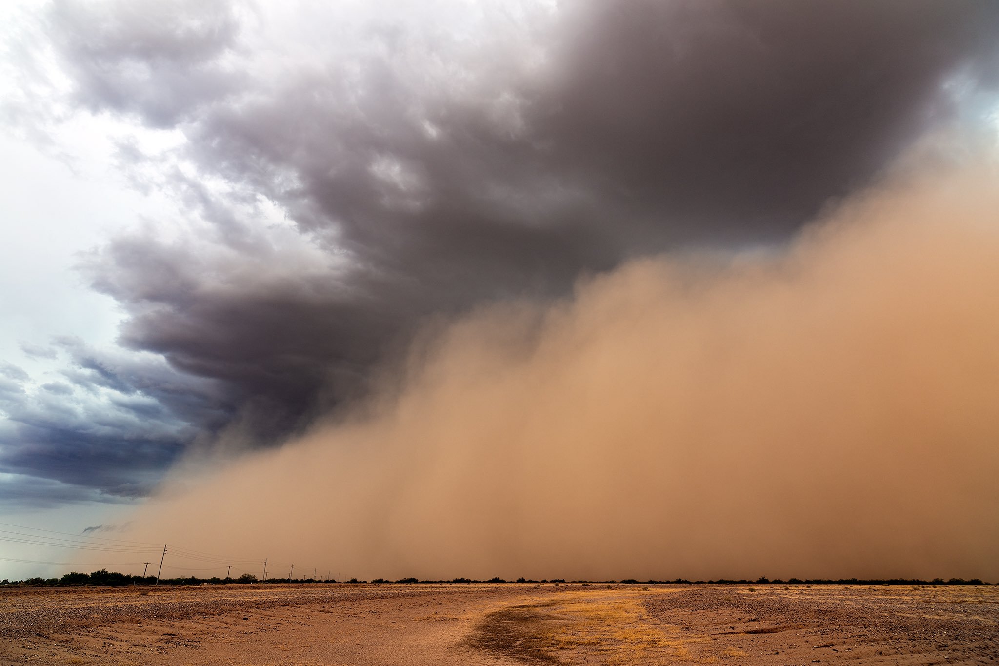 A dense haboob near Coolidge, Arizona by John Sirlin @SirlinJohn