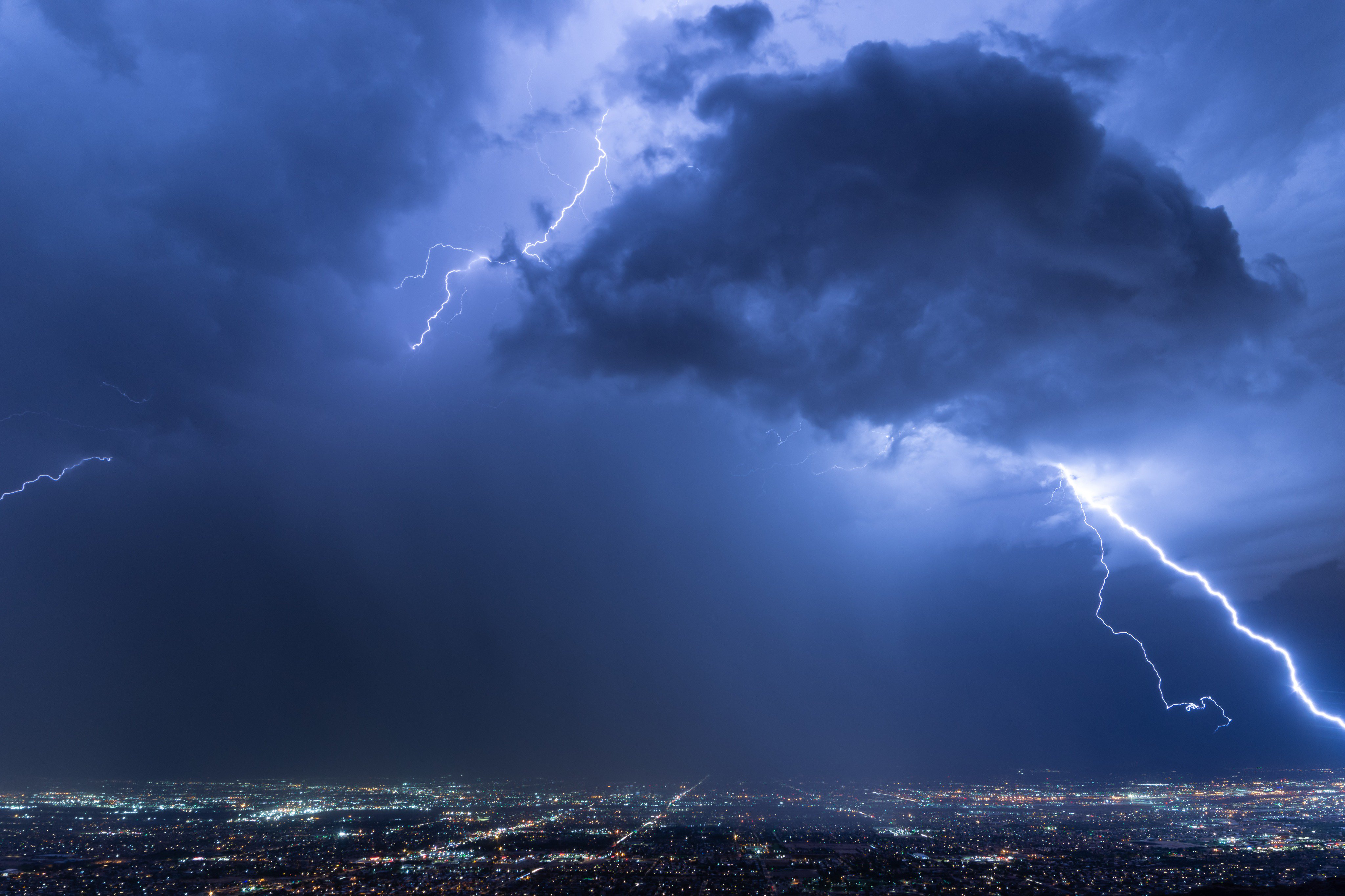 Clear air bolt over Phoenix, Arizona by Christopher Scragg @monsoonchaser