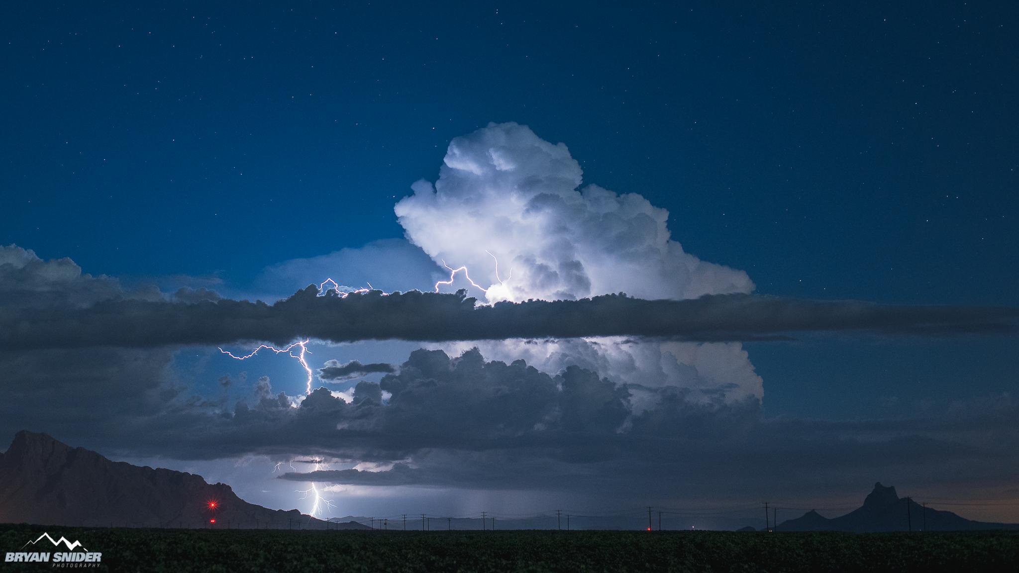 Positive Bolt from a storm near Tucson, Arizona by Bryan Snider @BryanSnider