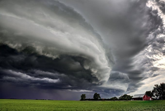 Barn Storm in Saskatchewan by Mark Duffy @skchaser 