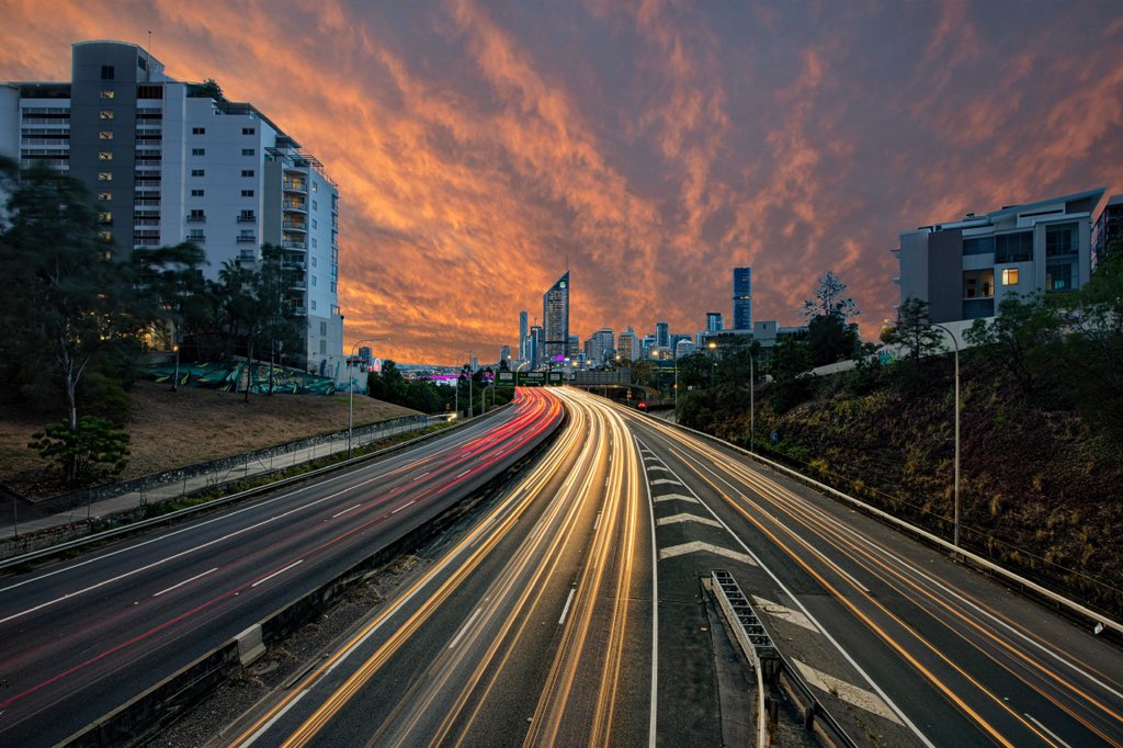 Light trails heading into Brisbane, Australia on a fine afternoon Steve Berardi @Marcus_0312