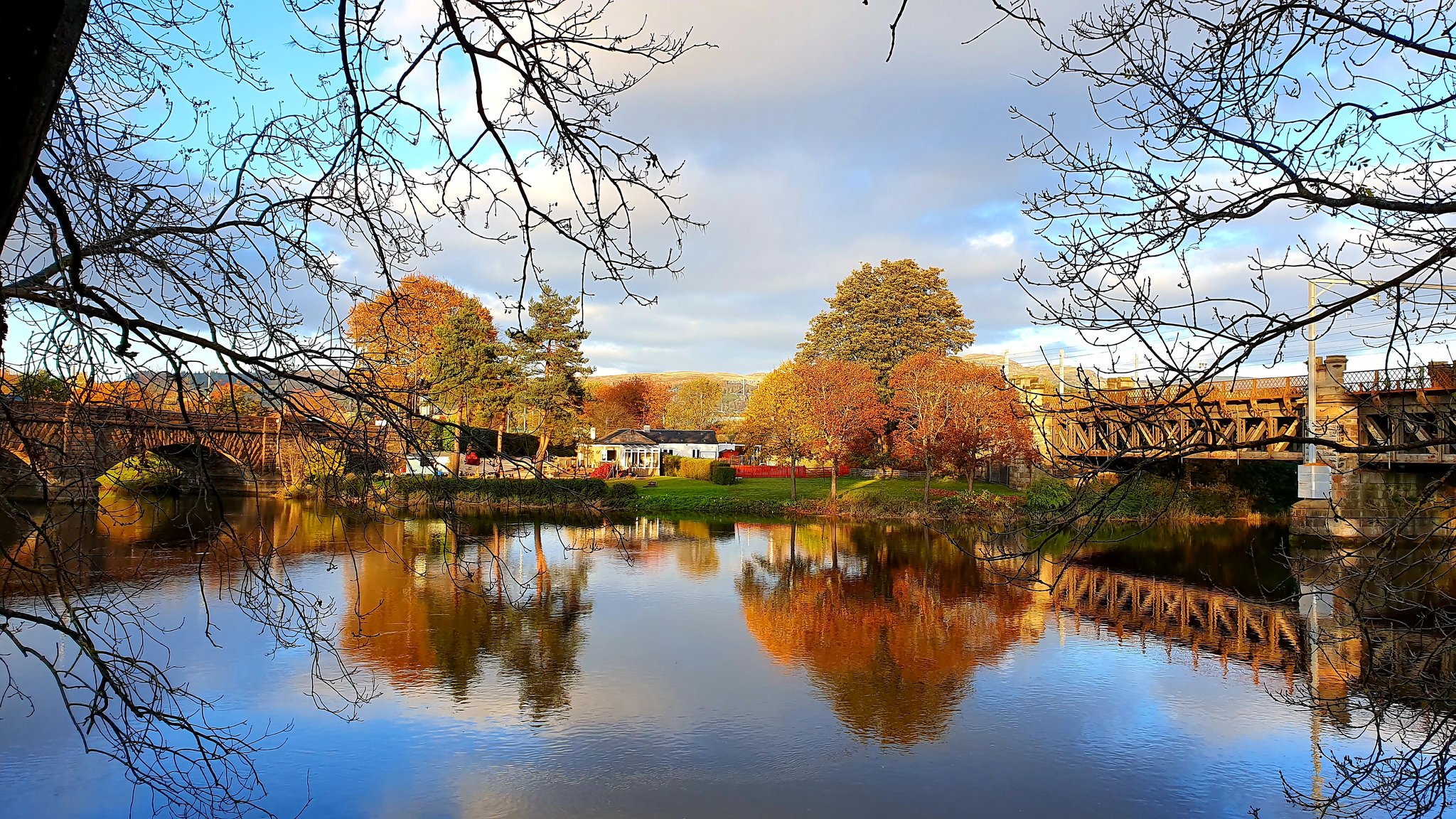 Golden hour on the River Forth at Stirling, Scotland by Graham Fraser @frasergj