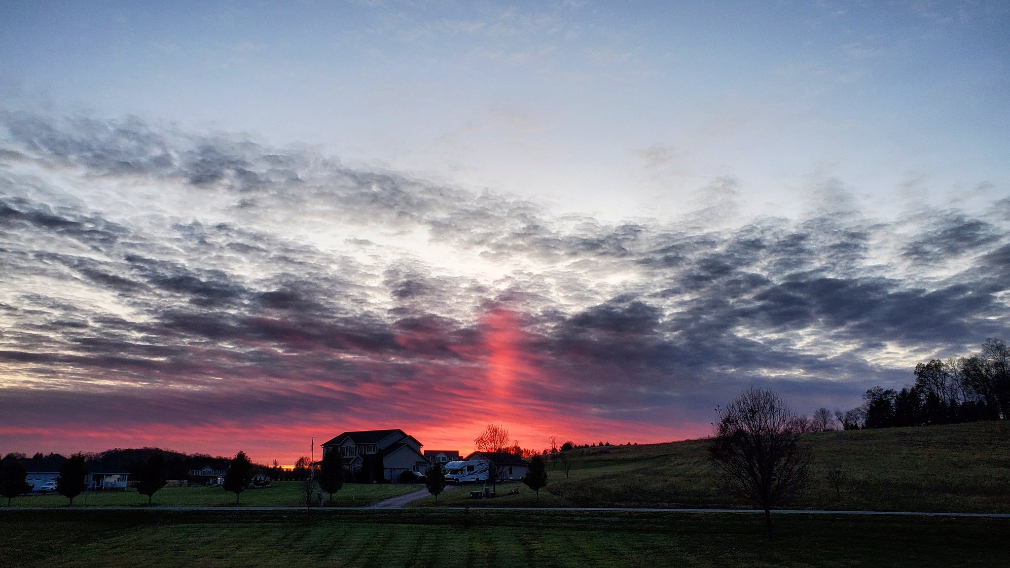 Sun pillar at Danielsville PA by Joe Herschman @JoeyHerschman