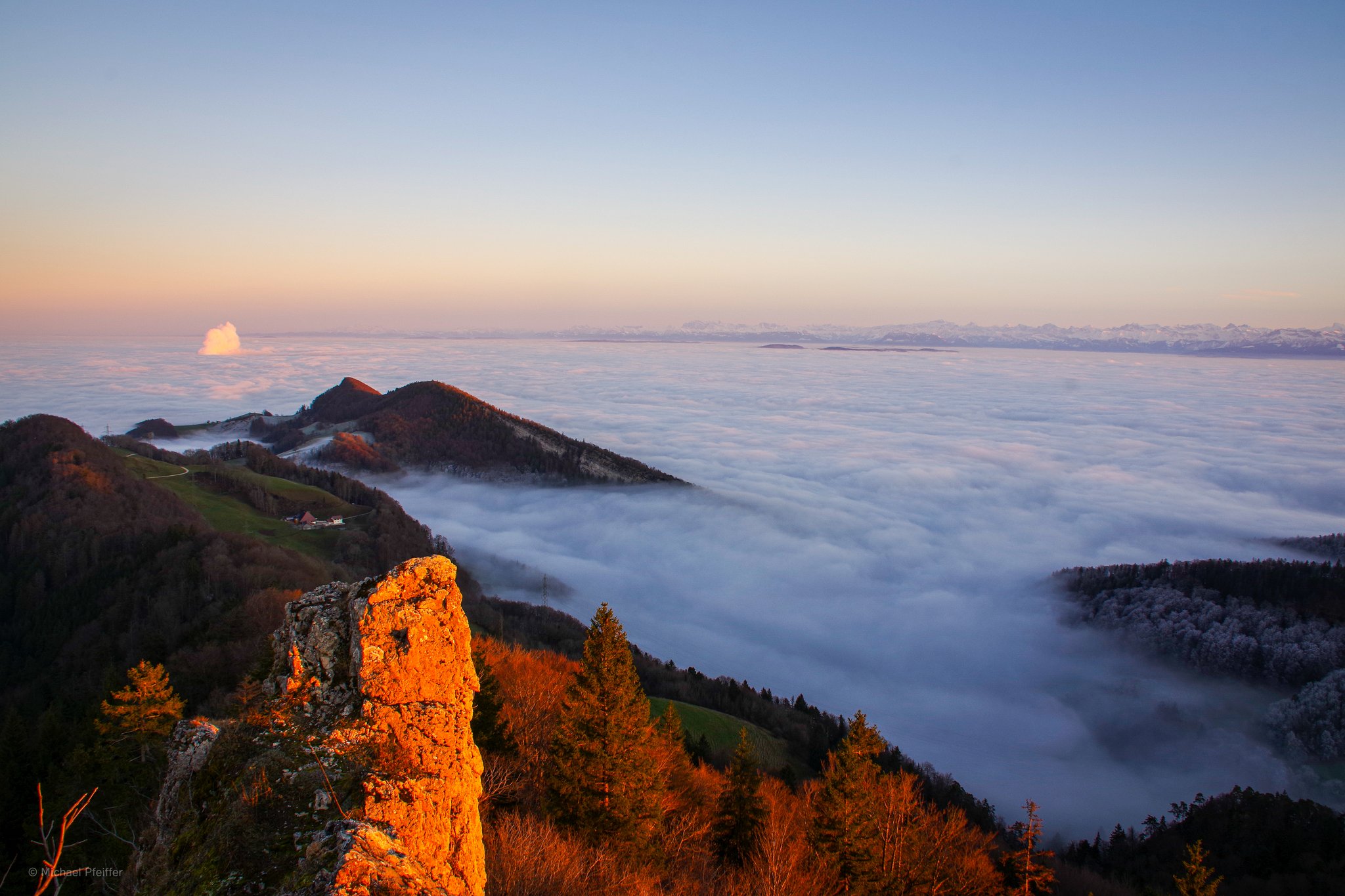 Sea of fog over the Mittelland in Switzerland by Wetter Ludwigsburg @lubuwetter