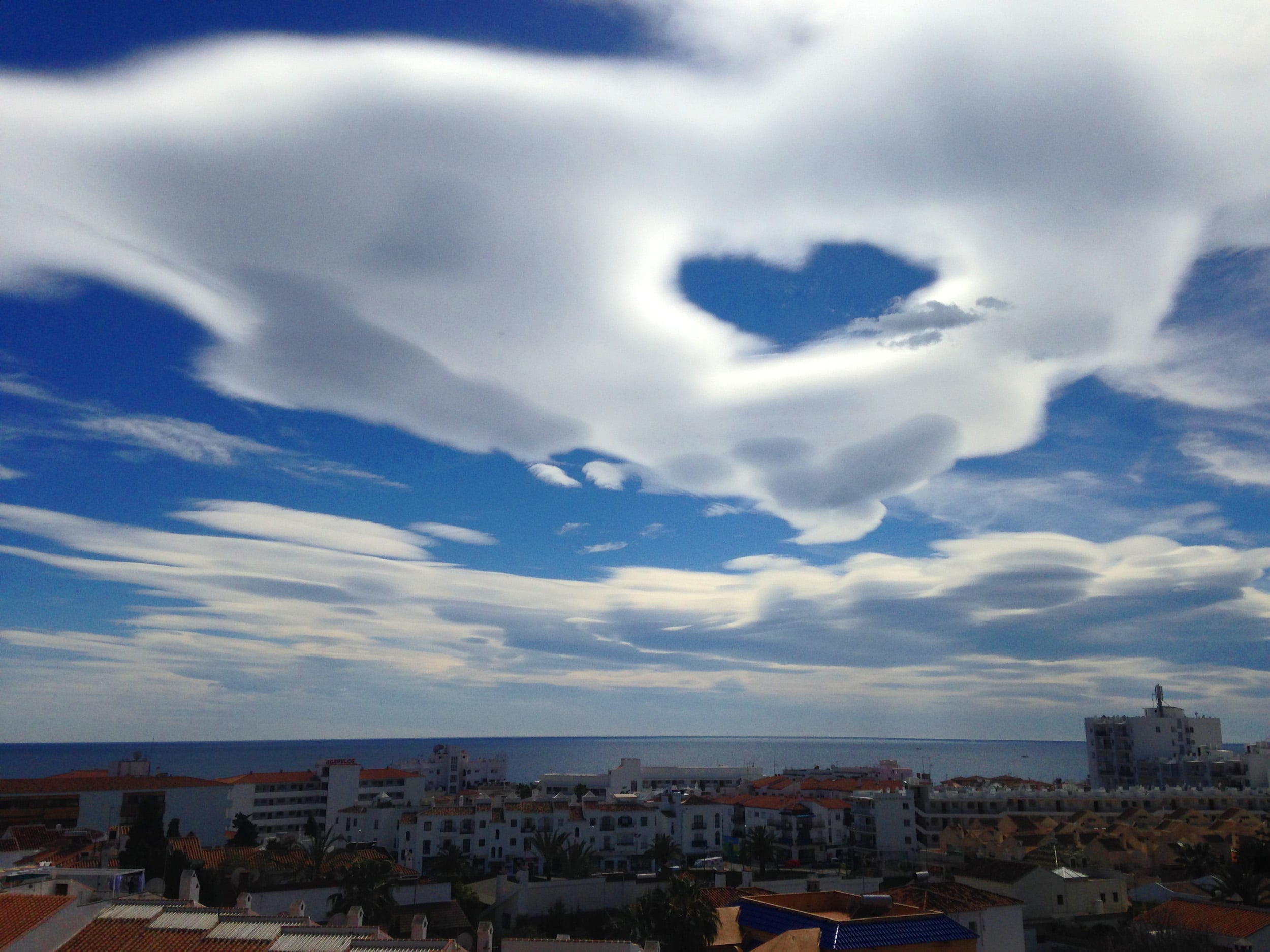 Heart in Lenticular clouds - Spain