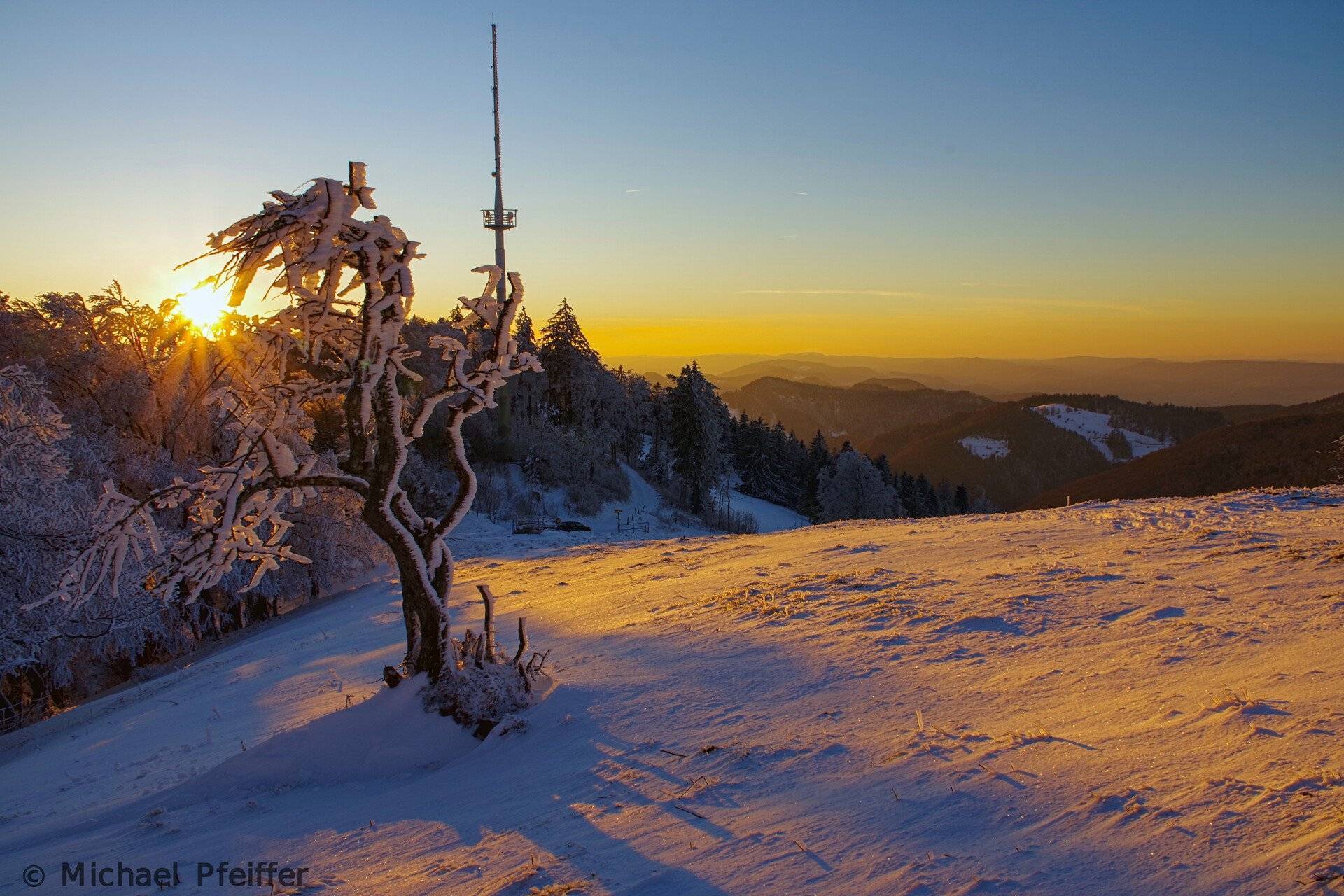 3rd Place Frozen sunset in the Jura mountains in Switzerland by Wetter Ludwigsburg @lubuwetter