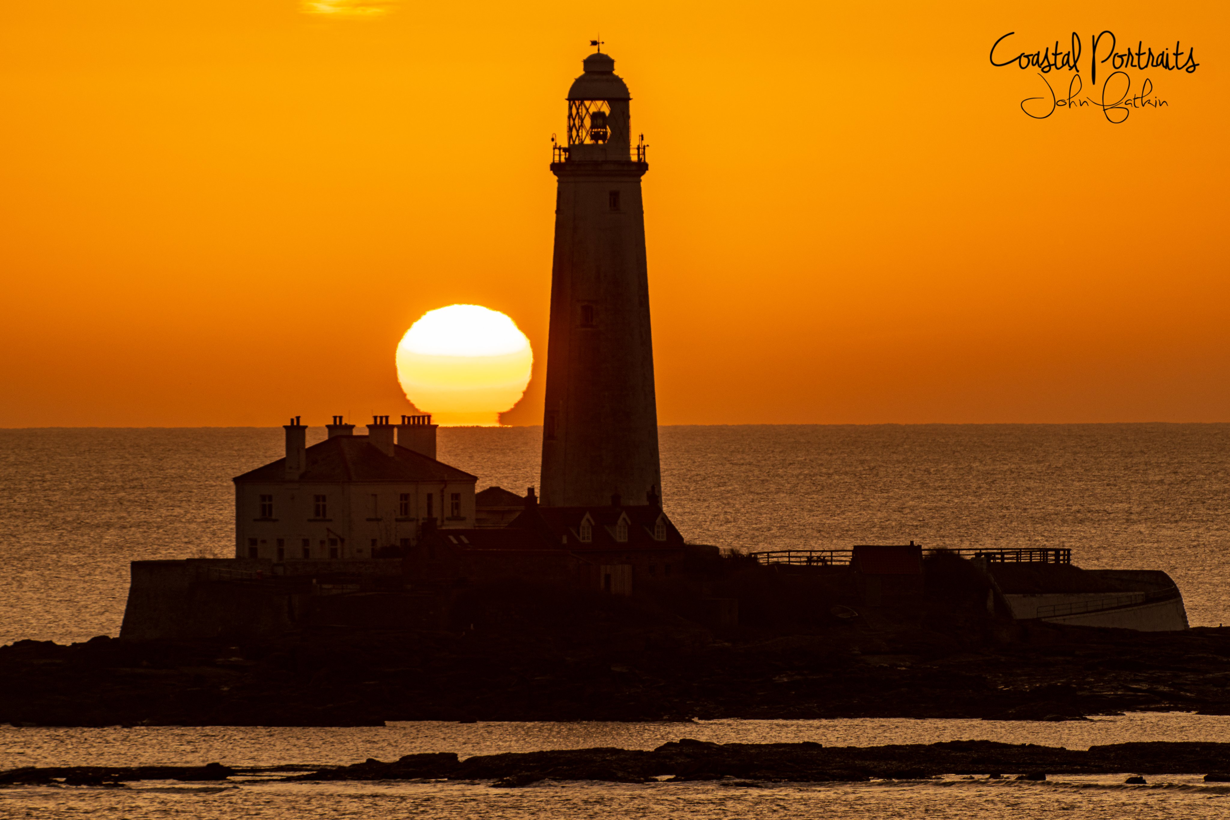 Whitley Bays St Marys Lighthouse at sunrise by Coastal Portraits @johndefatkin