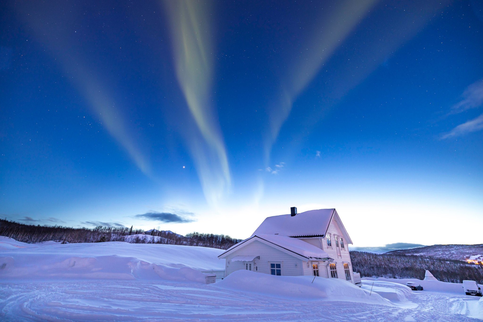 Snow and aurora in Senja, Norway by Matt Robinson @Astro_Matt27