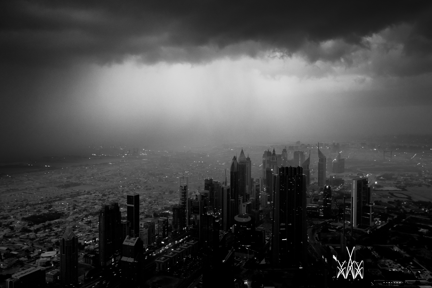 Dubai-Storm-Luke-Hayes