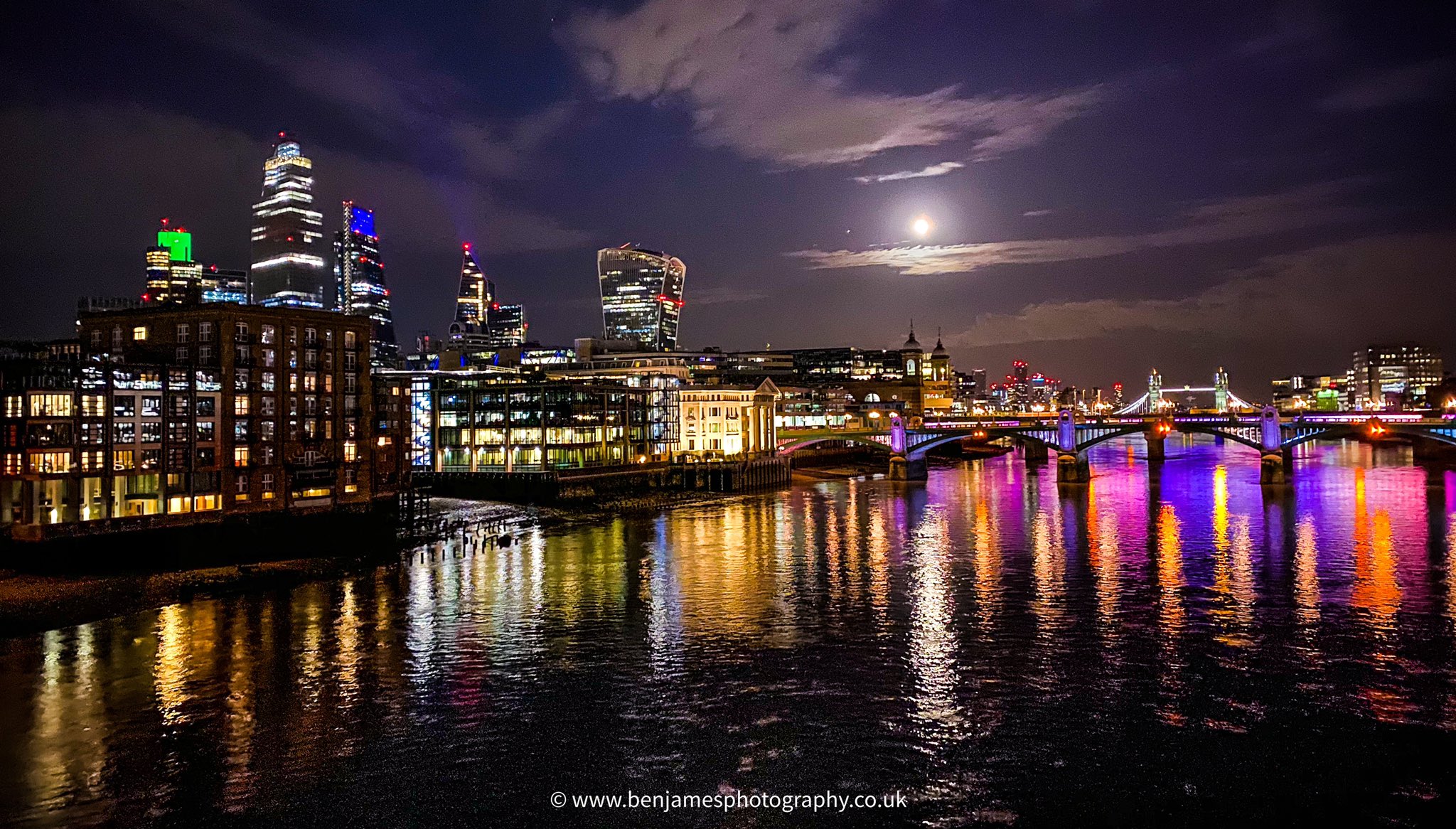 1st Place The Moon & Mars rising in tandem over London by Ben James Photography @BenJamesPhotos