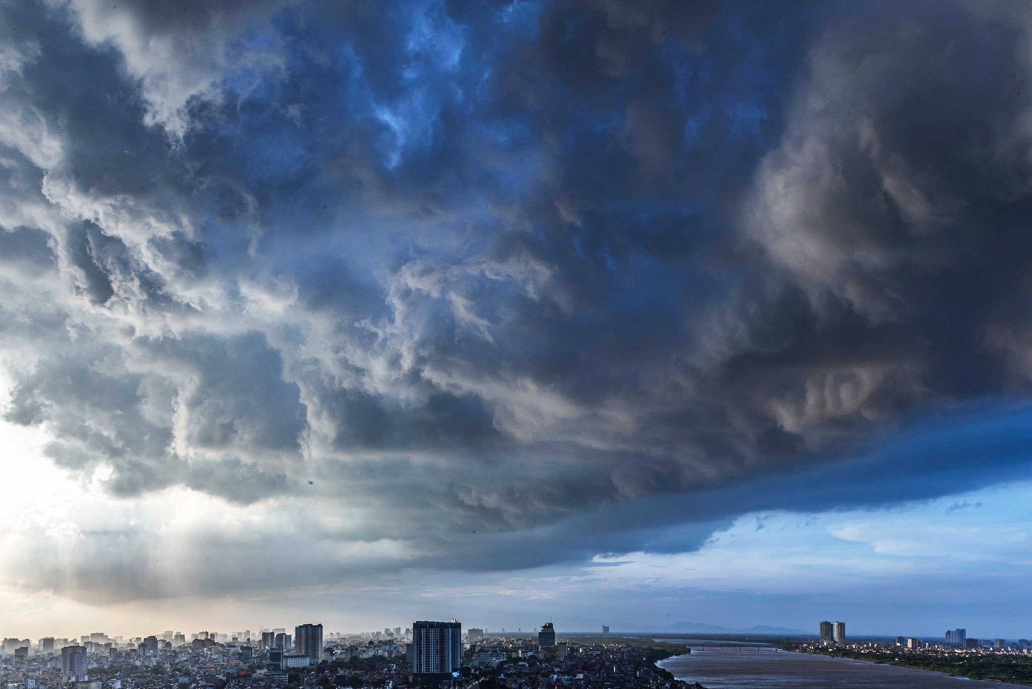 2nd Place Storm is coming in Hanoi, Vietnam by PRABU MOHAN @prabu201